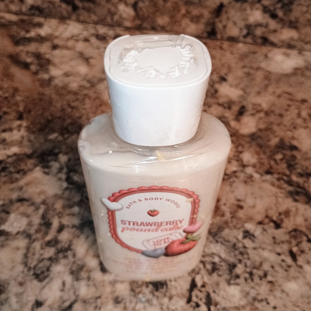 Bath & Body Works Nourishing Body Lotion Strawberry Pound Cake - Picture 4 of 4